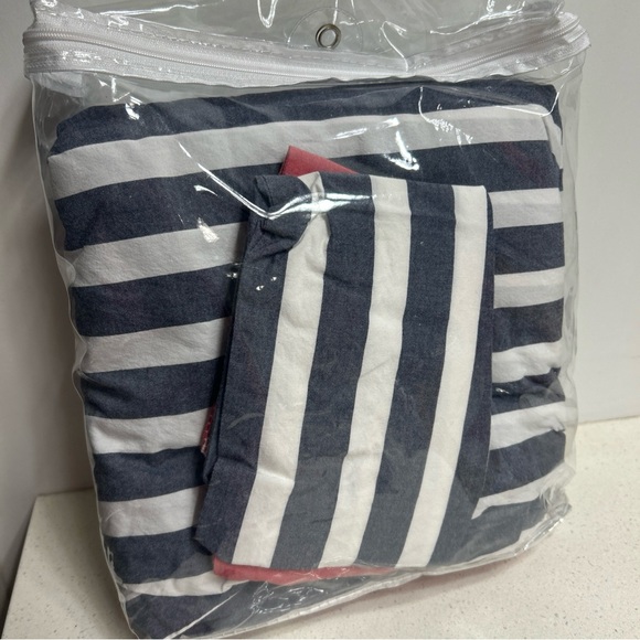 Land of Nod Striped Navy and Red Twin Duvet and Pillowcase Bedding Set - Picture 4 of 4